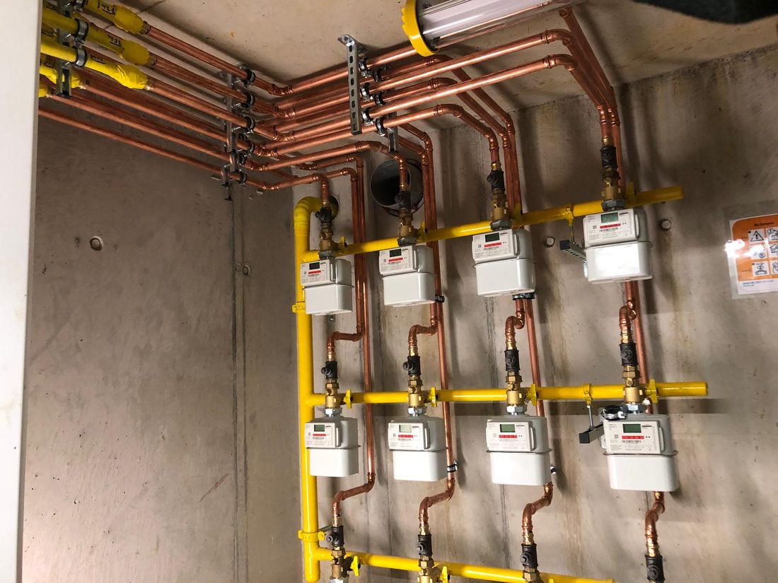 Collectoren en meters in een appartementsgebouw