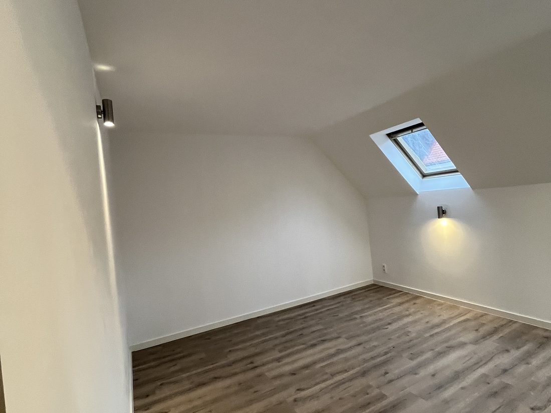 Kamer met houten vloer